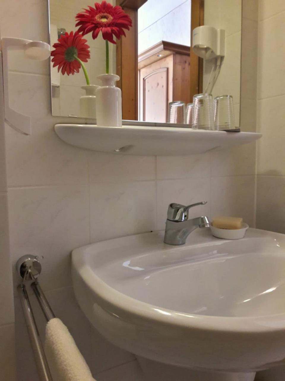 Hotel Zur Krone Bad Bruckenau Bagian luar foto