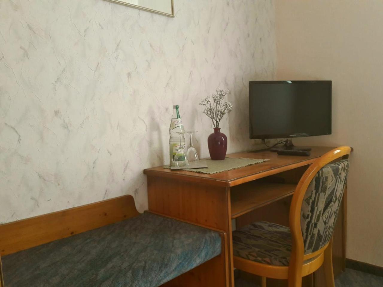 Hotel Zur Krone Bad Bruckenau Bagian luar foto